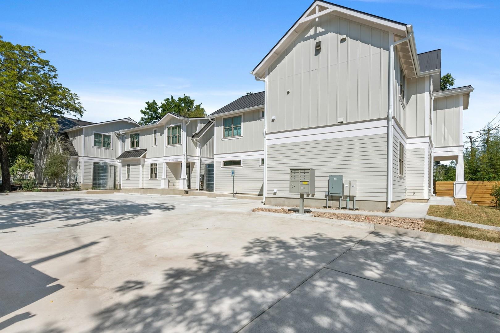 408 W 38 1/2 ST # 1 Unit: 2-1