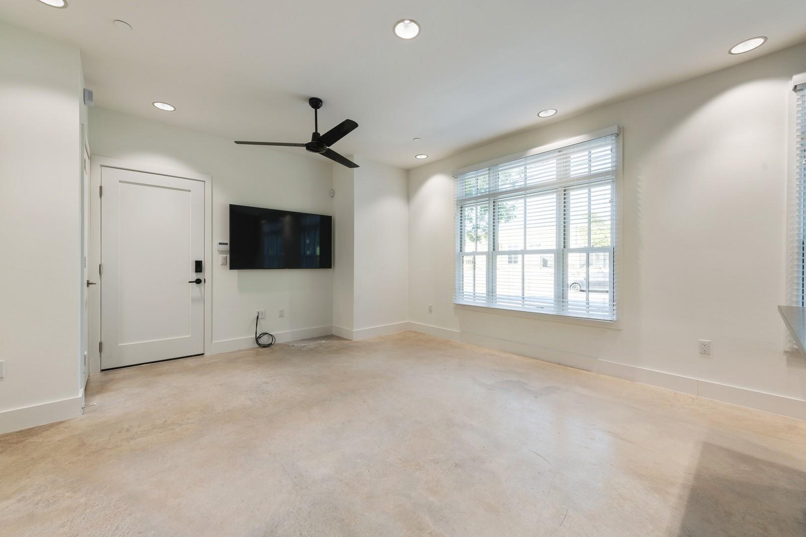 408 W 38 1/2 ST # 1 Unit: 2-1