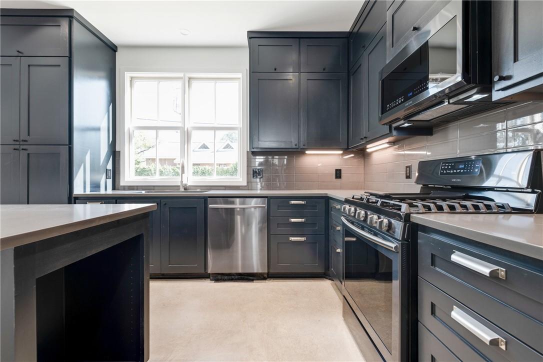 408 W 38 1/2 ST # 1 Unit: 4-1