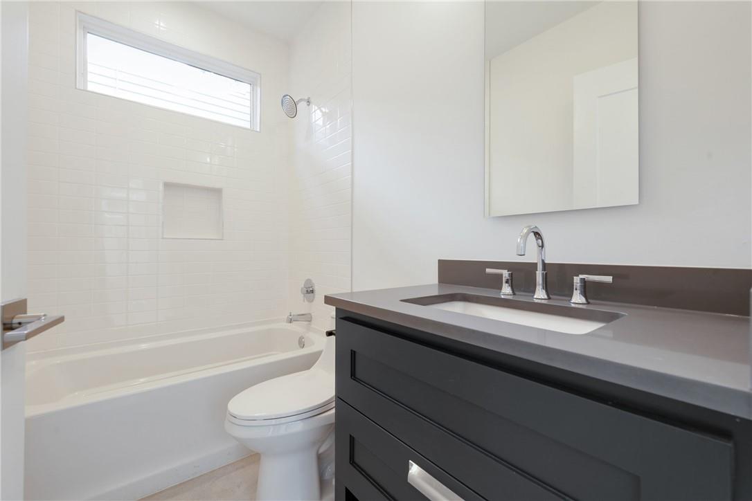 408 W 38 1/2 ST # 1 Unit: 4-1