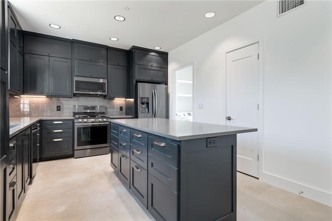 408 W 38 1/2 ST # 1 Unit: 4-1