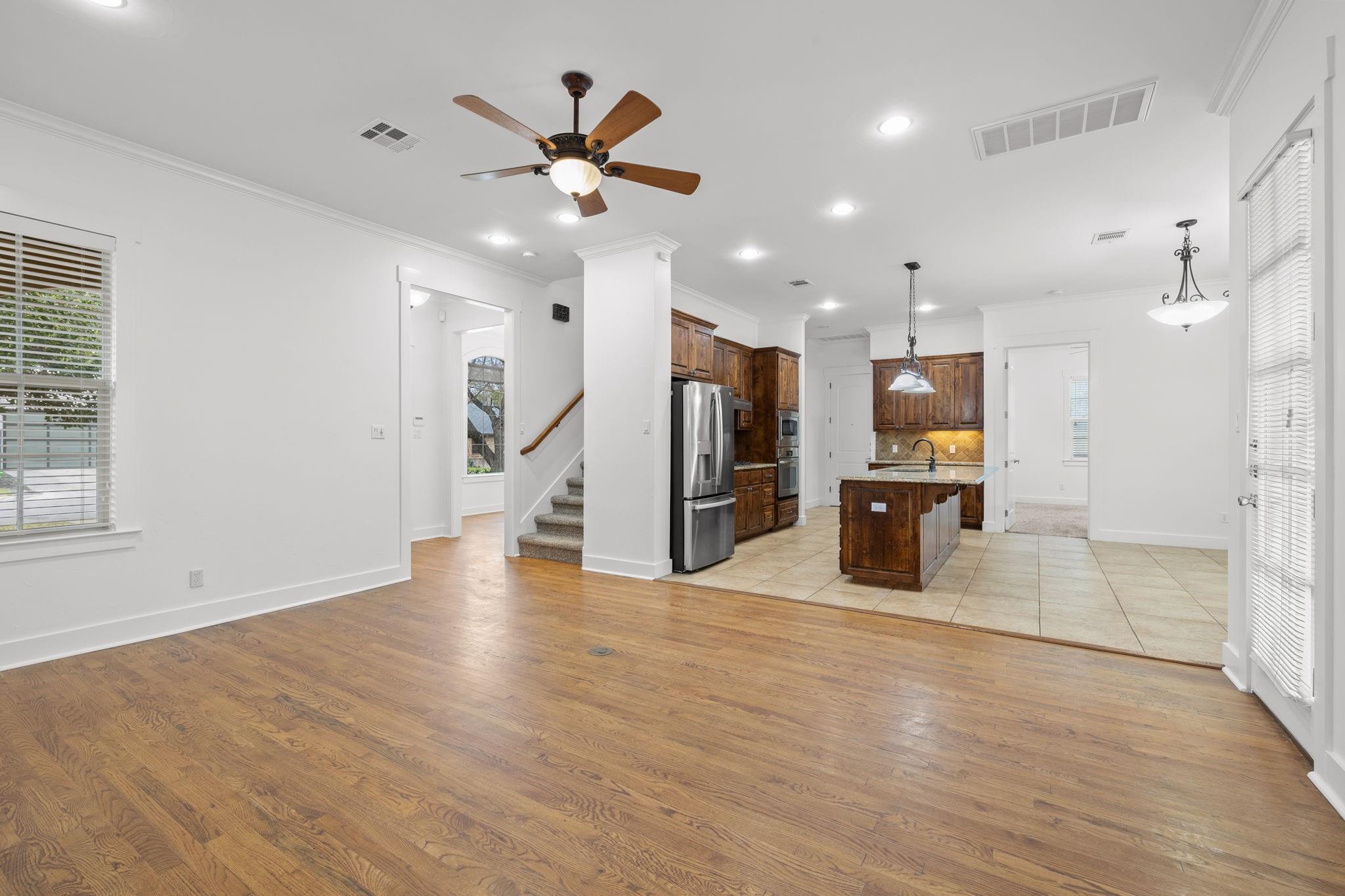 1607 Chelsea LN
