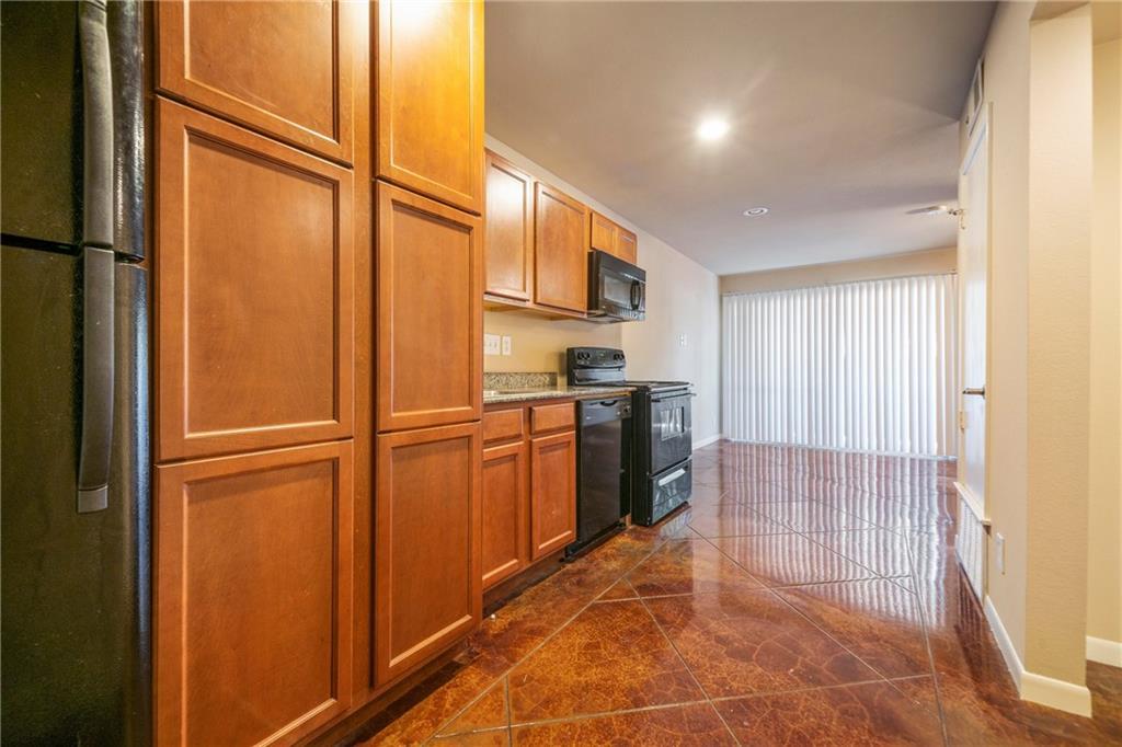 301 W 38th ST # 106