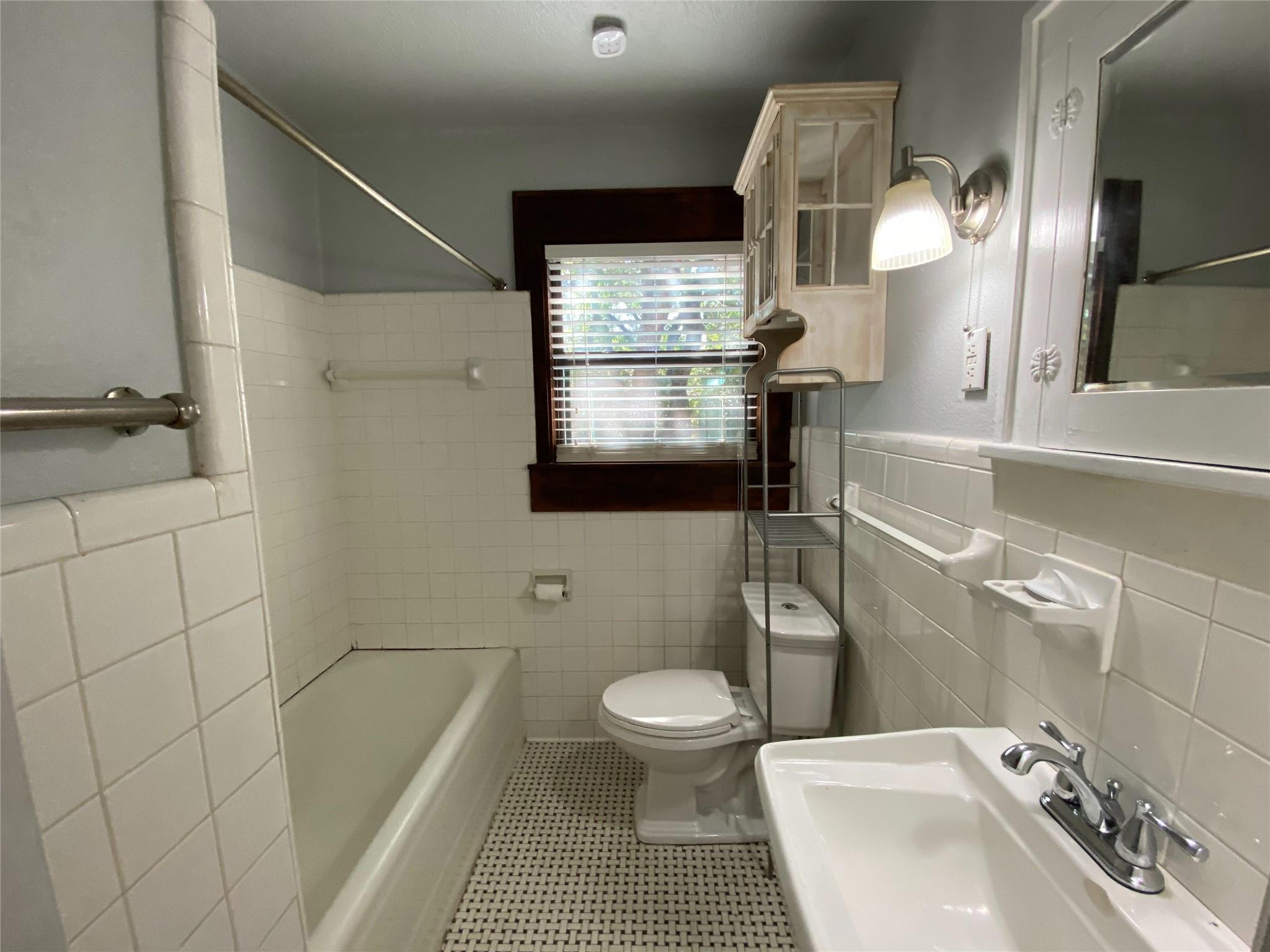 2830 San Gabriel ST Unit: A&B