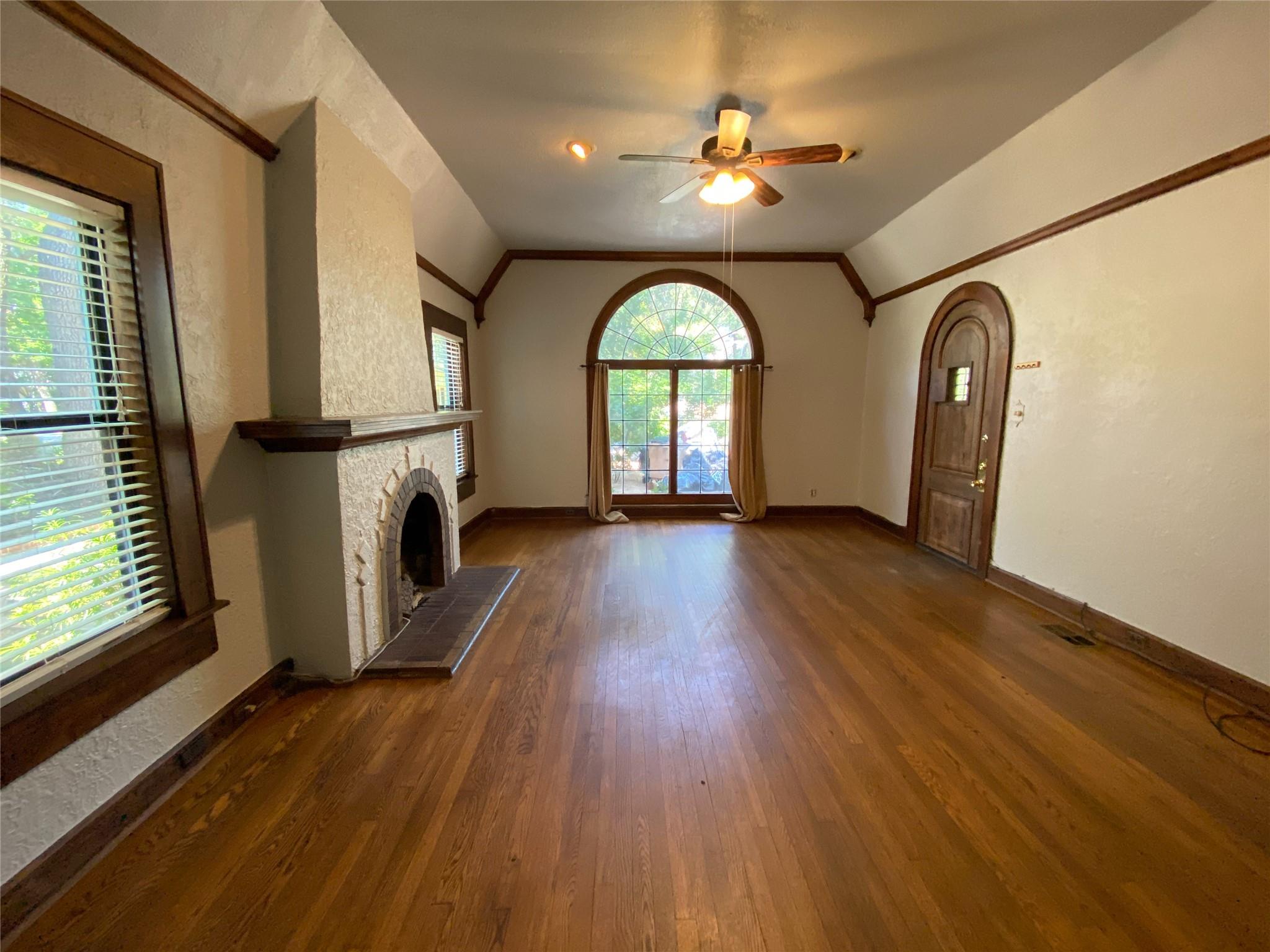 2830 San Gabriel ST Unit: A&B