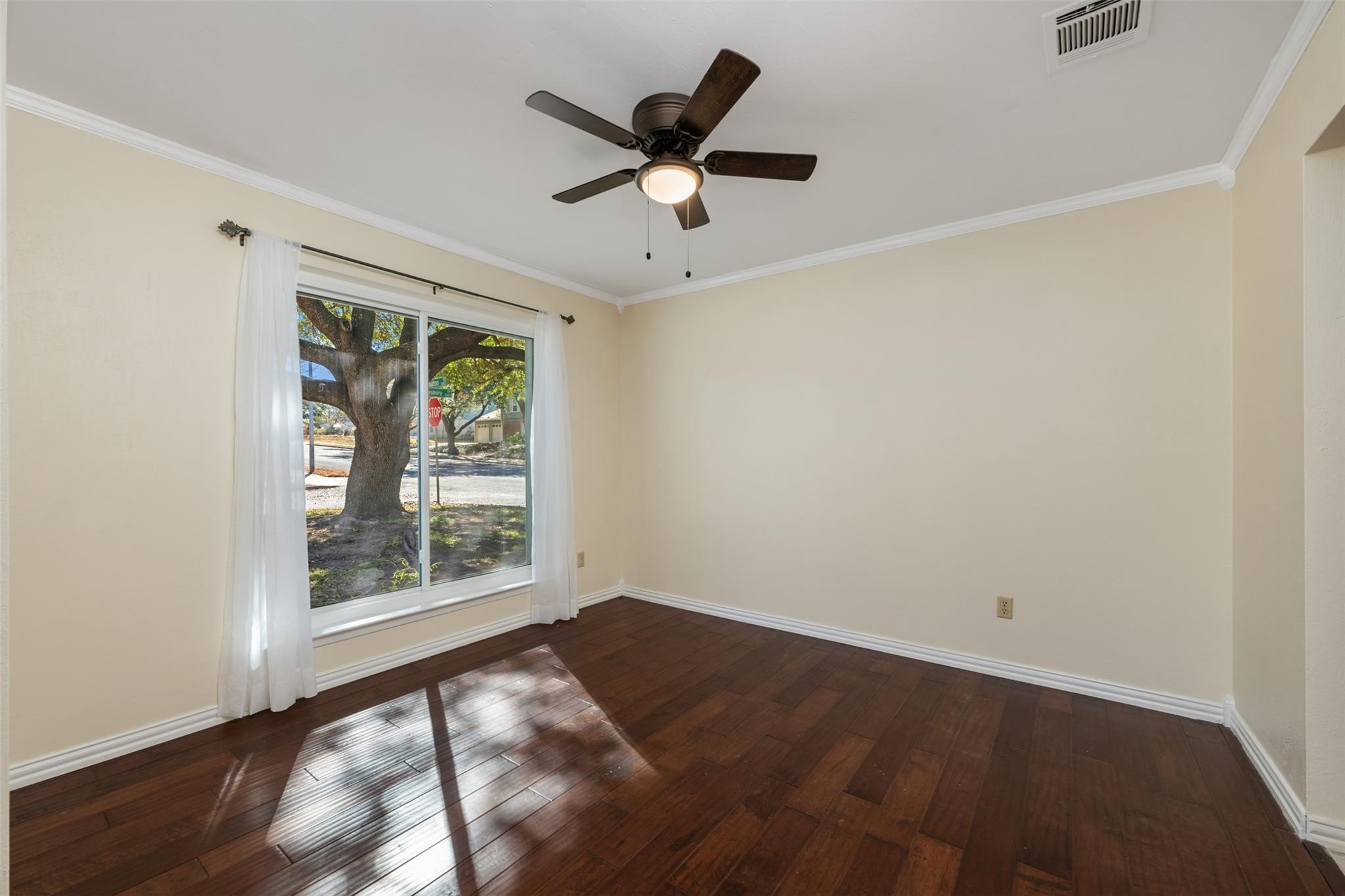 1408 Doonesbury DR