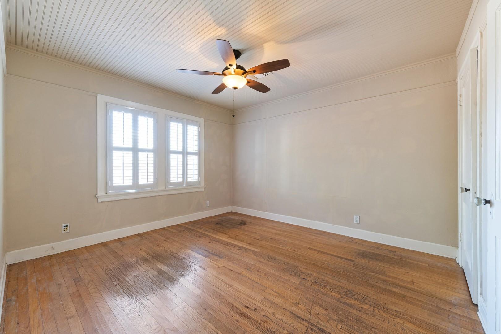 921 E 37 ST Unit: A&B