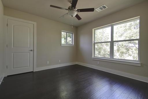921 E 37 ST Unit: A&B