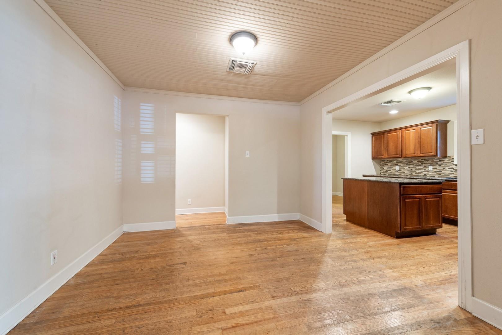 921 E 37 ST Unit: A&B