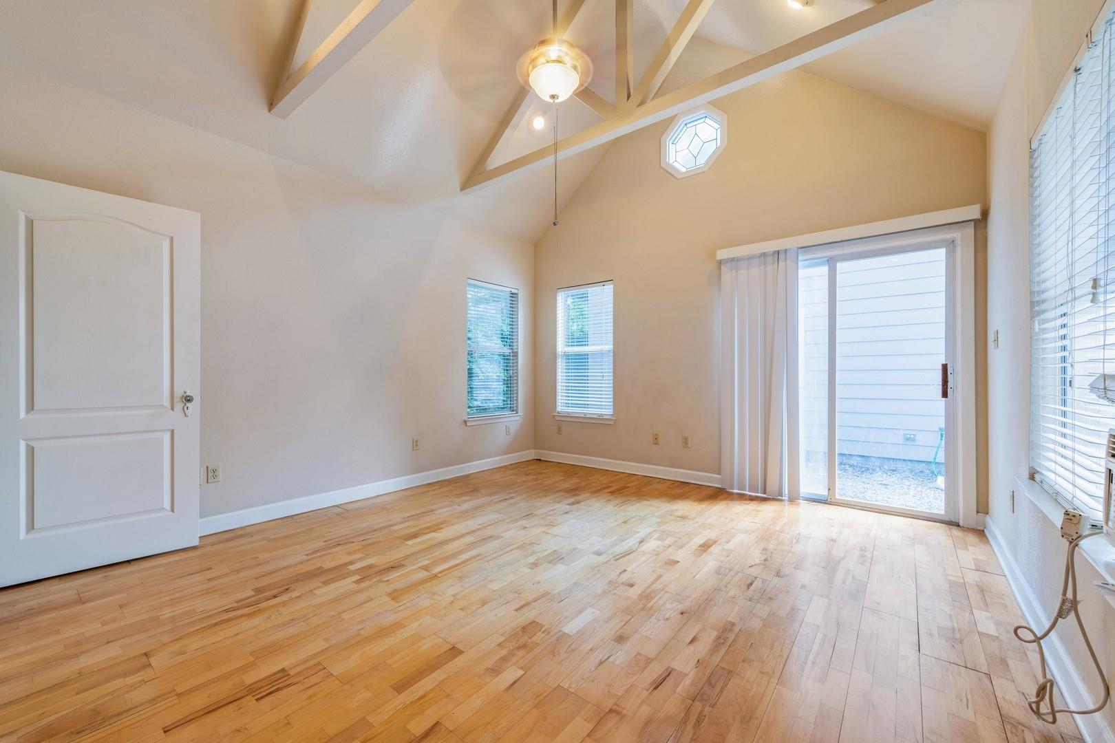 921 E 37 ST Unit: A&B