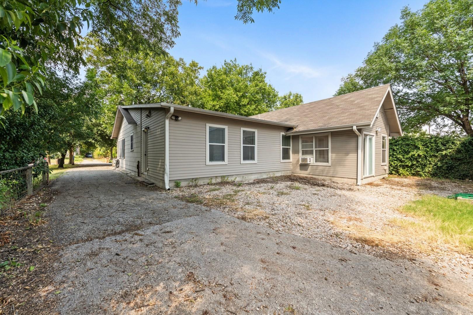 921 E 37 ST Unit: A&B