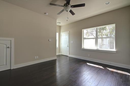 921 E 37 ST Unit: A&B