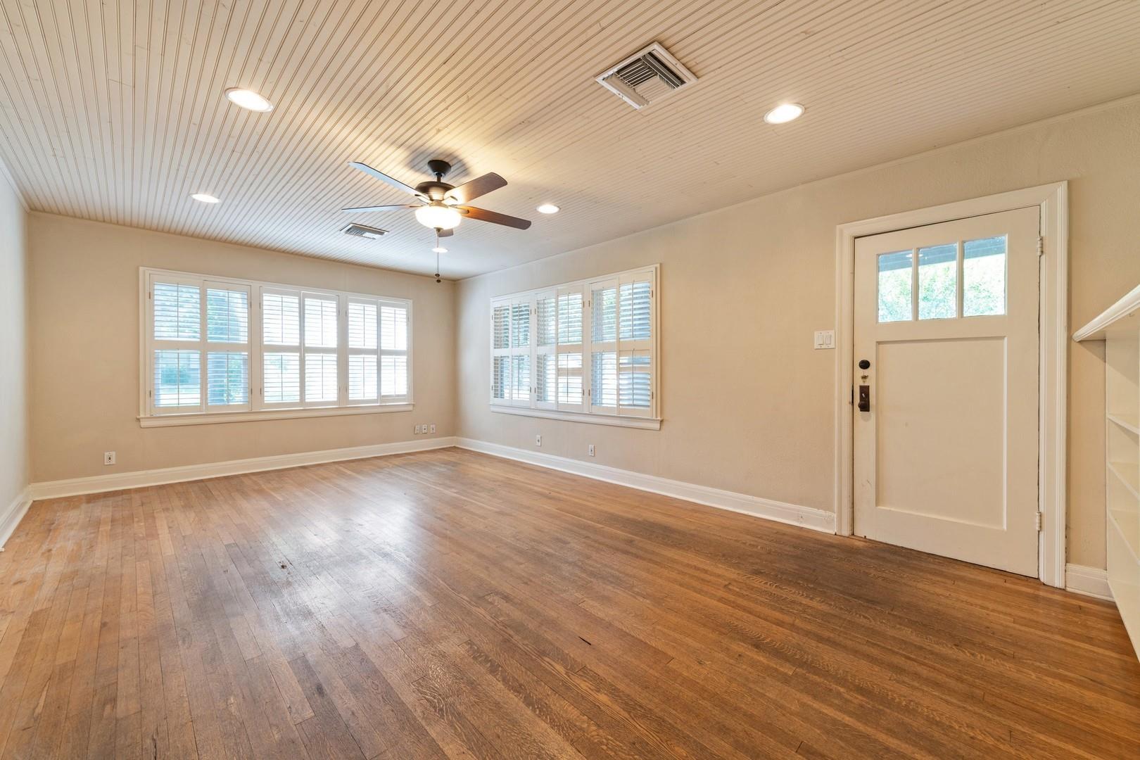 921 E 37 ST Unit: A&B