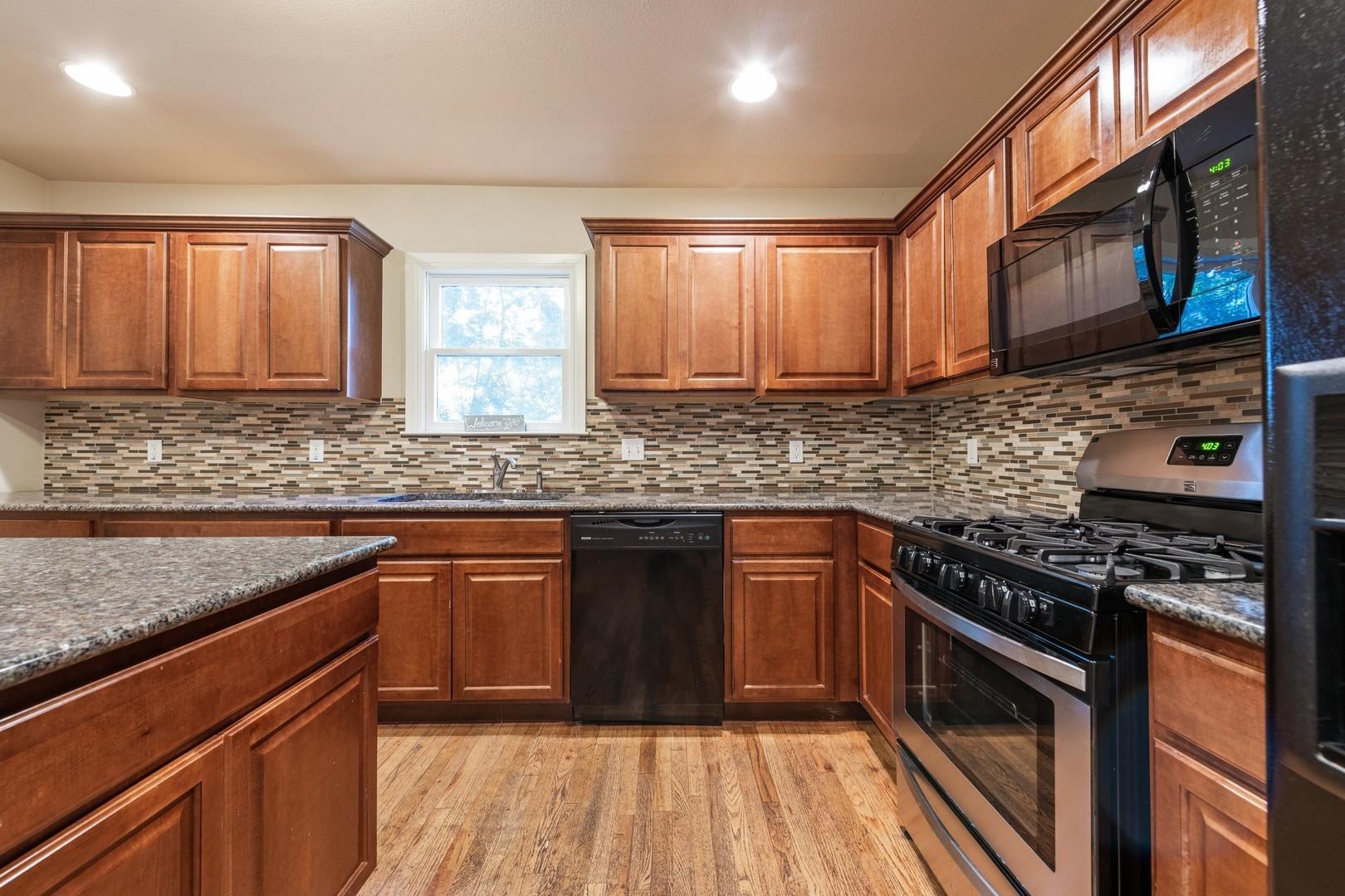921 E 37 ST Unit: A&B