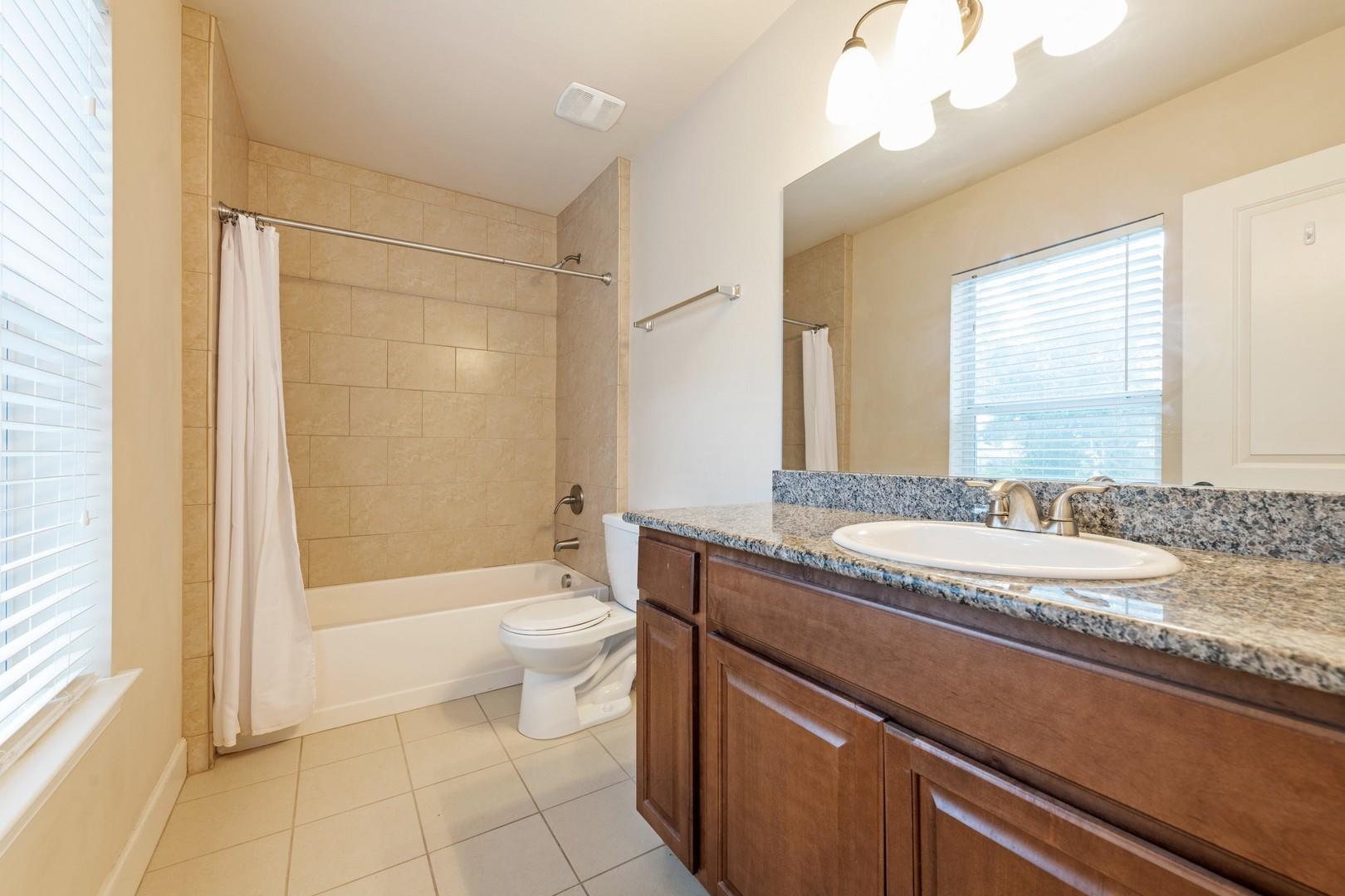 921 E 37 ST Unit: A&B