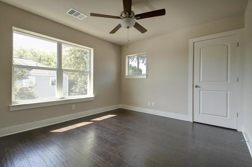 921 E 37 ST Unit: A&B
