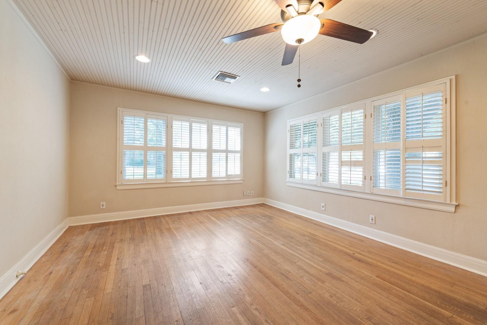 921 E 37 ST Unit: A&B