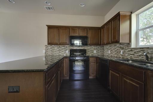 921 E 37 ST Unit: A&B