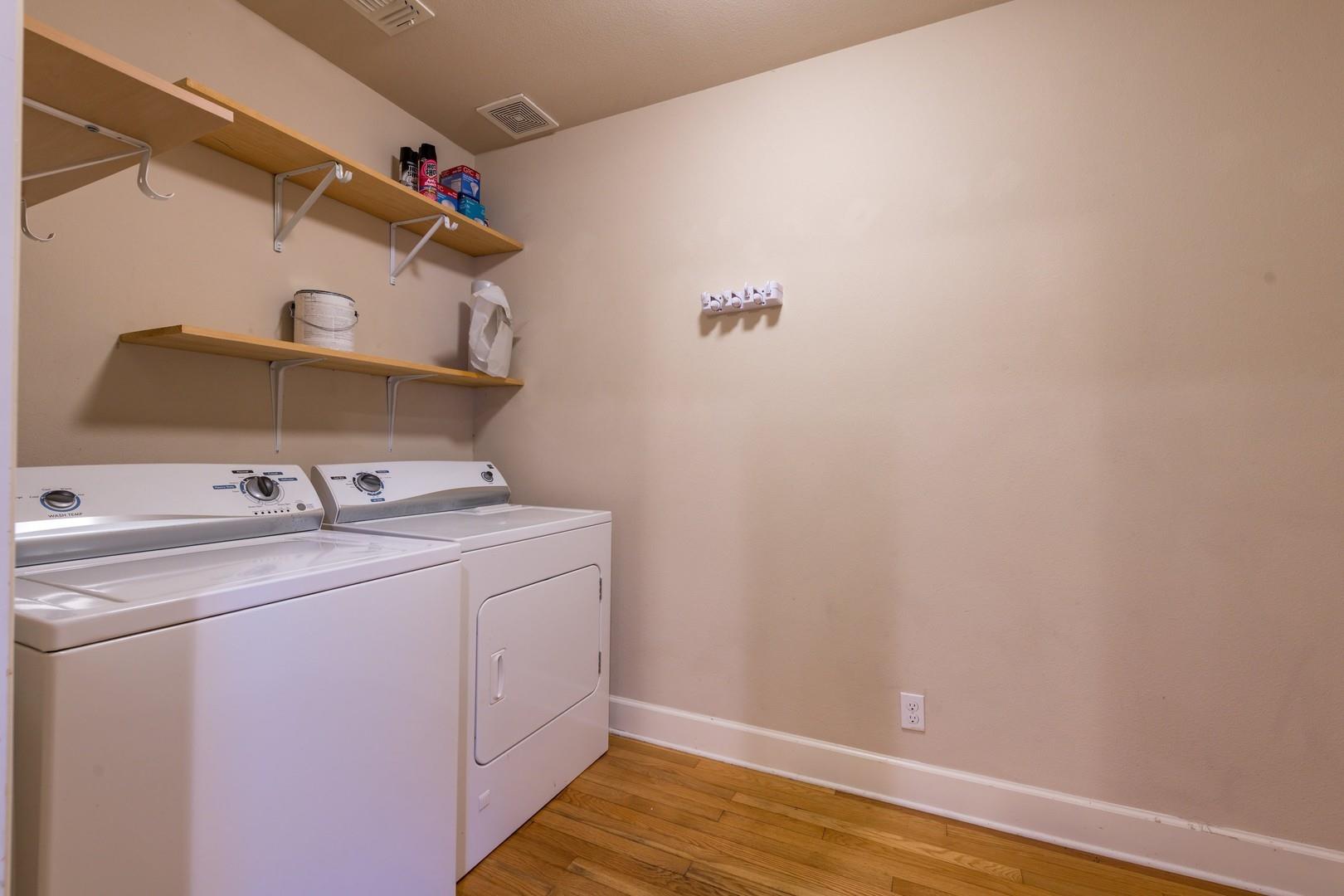 921 E 37 ST Unit: A&B
