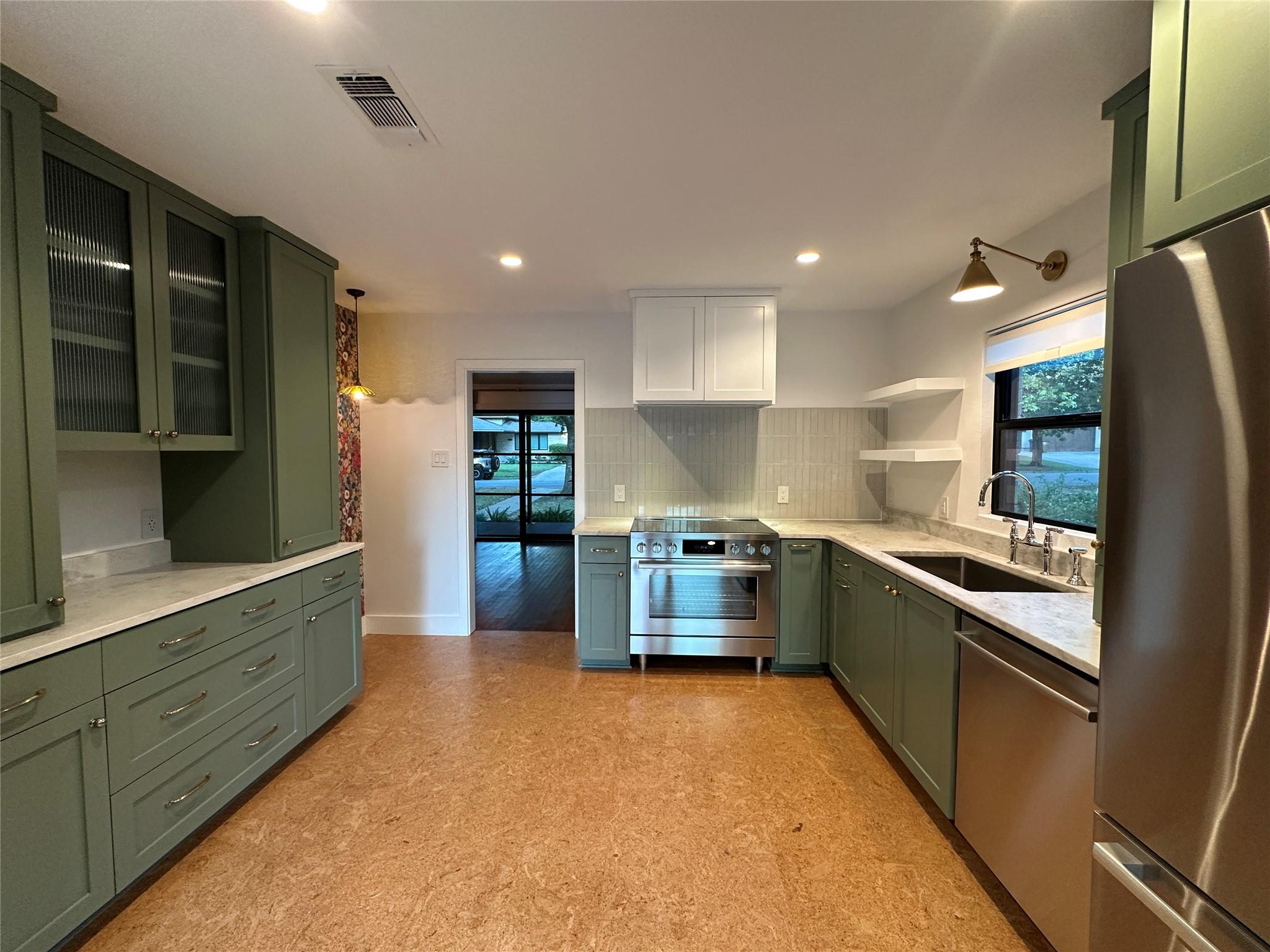 4711 Fairview DR