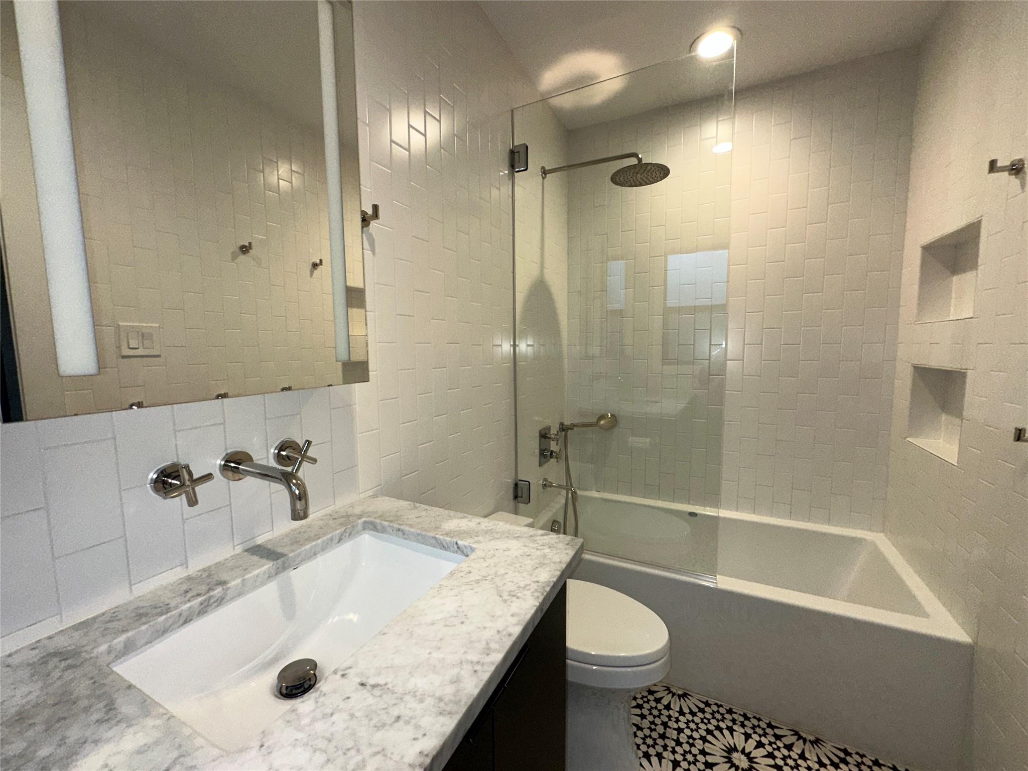 4711 Fairview DR