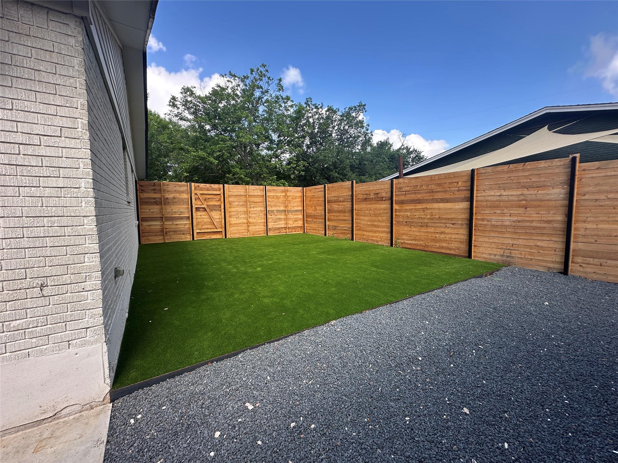 4711 Fairview DR
