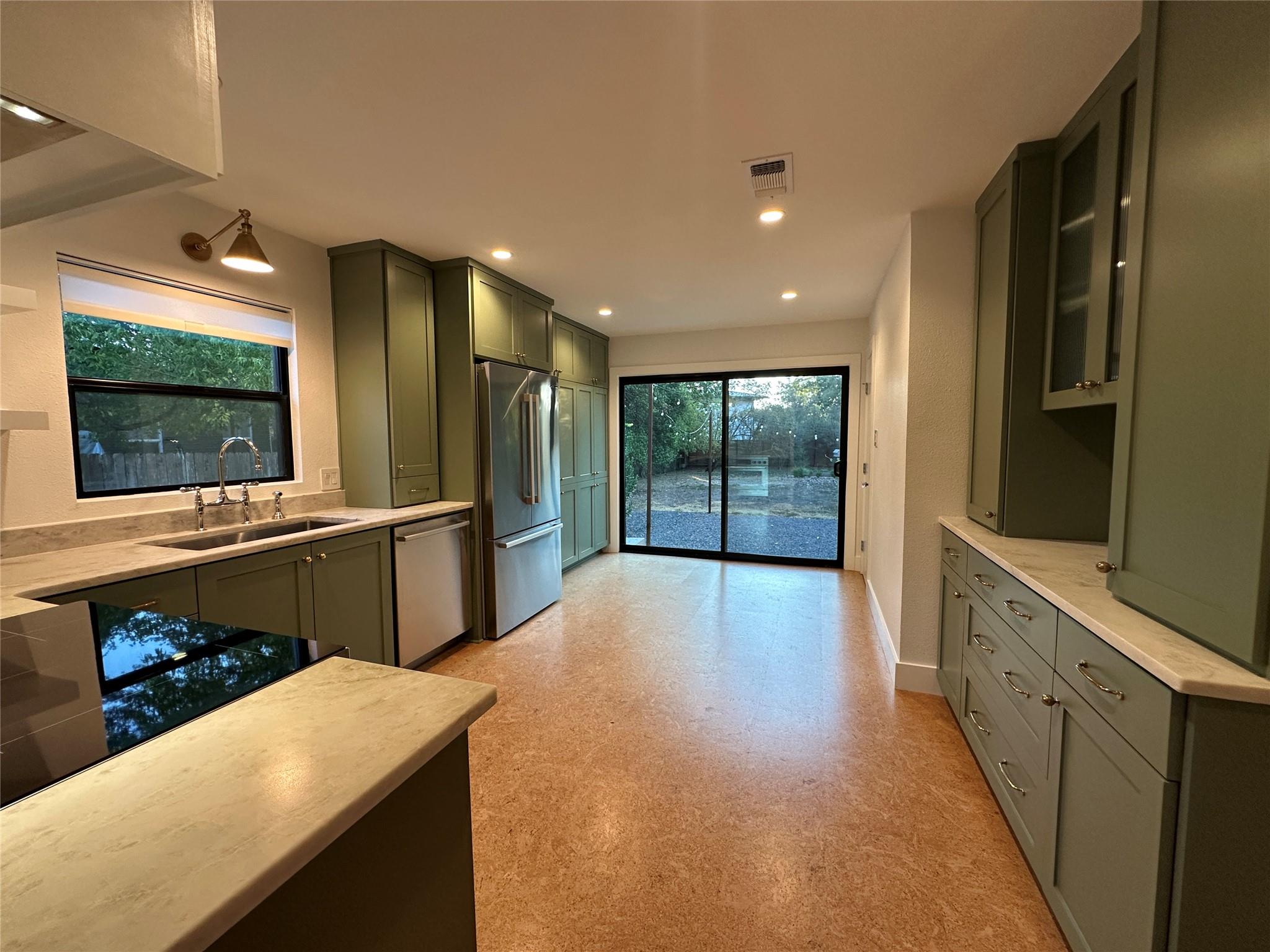 4711 Fairview DR