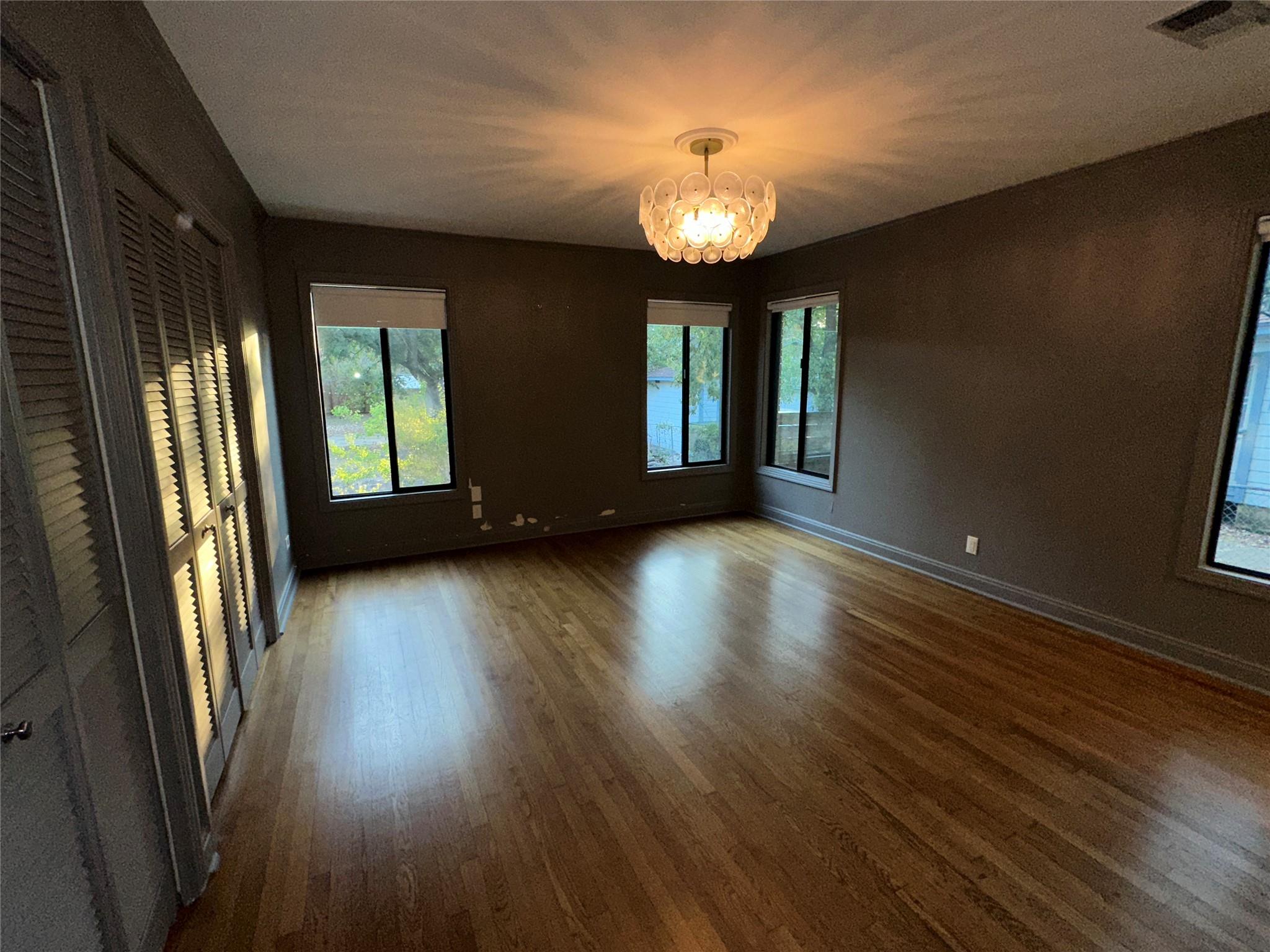4711 Fairview DR