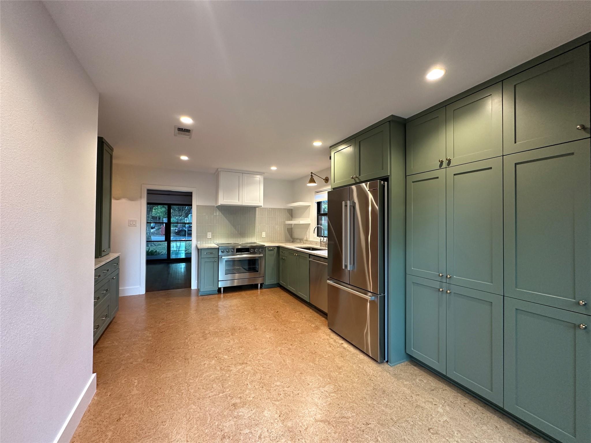 4711 Fairview DR