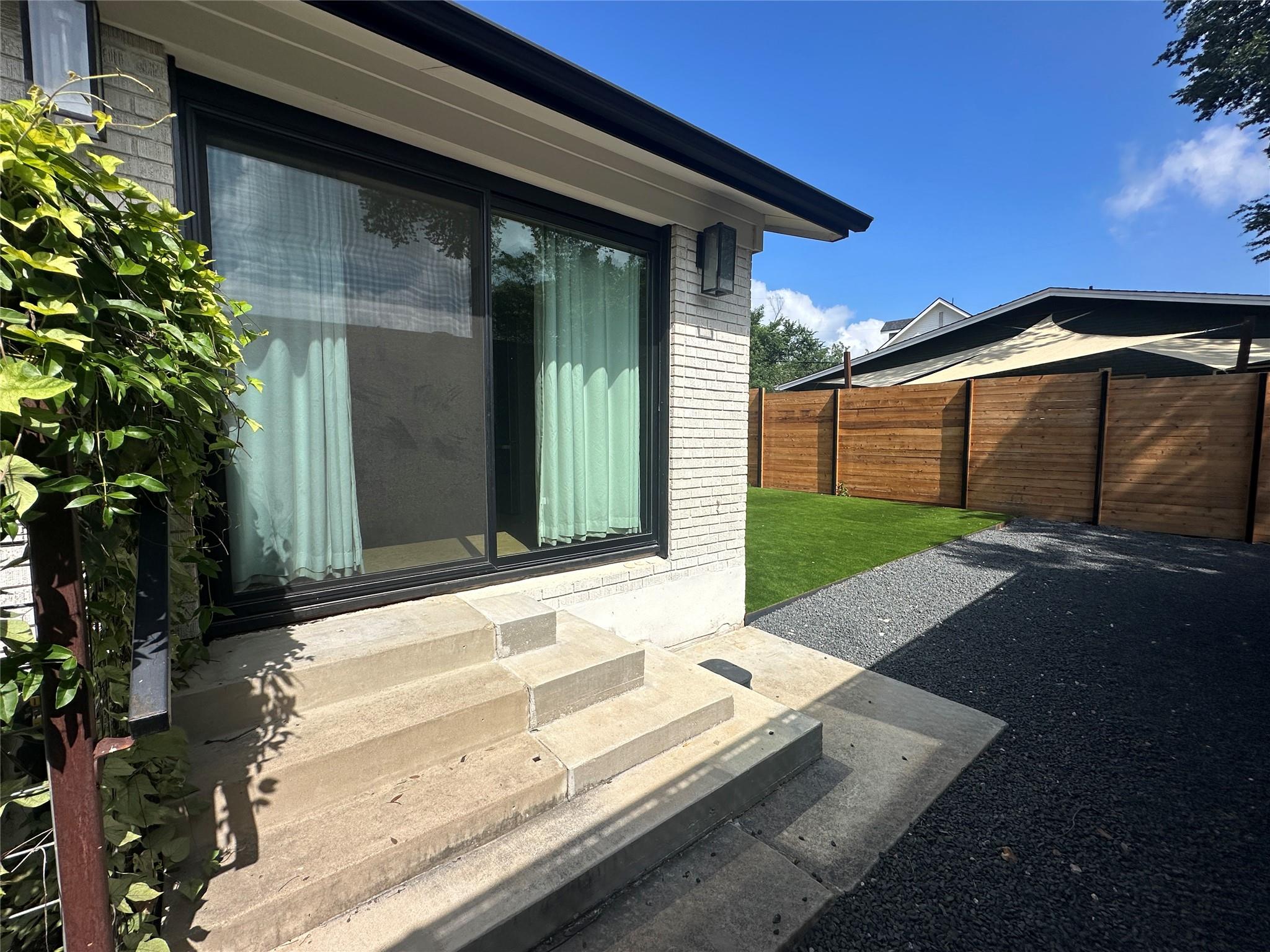 4711 Fairview DR