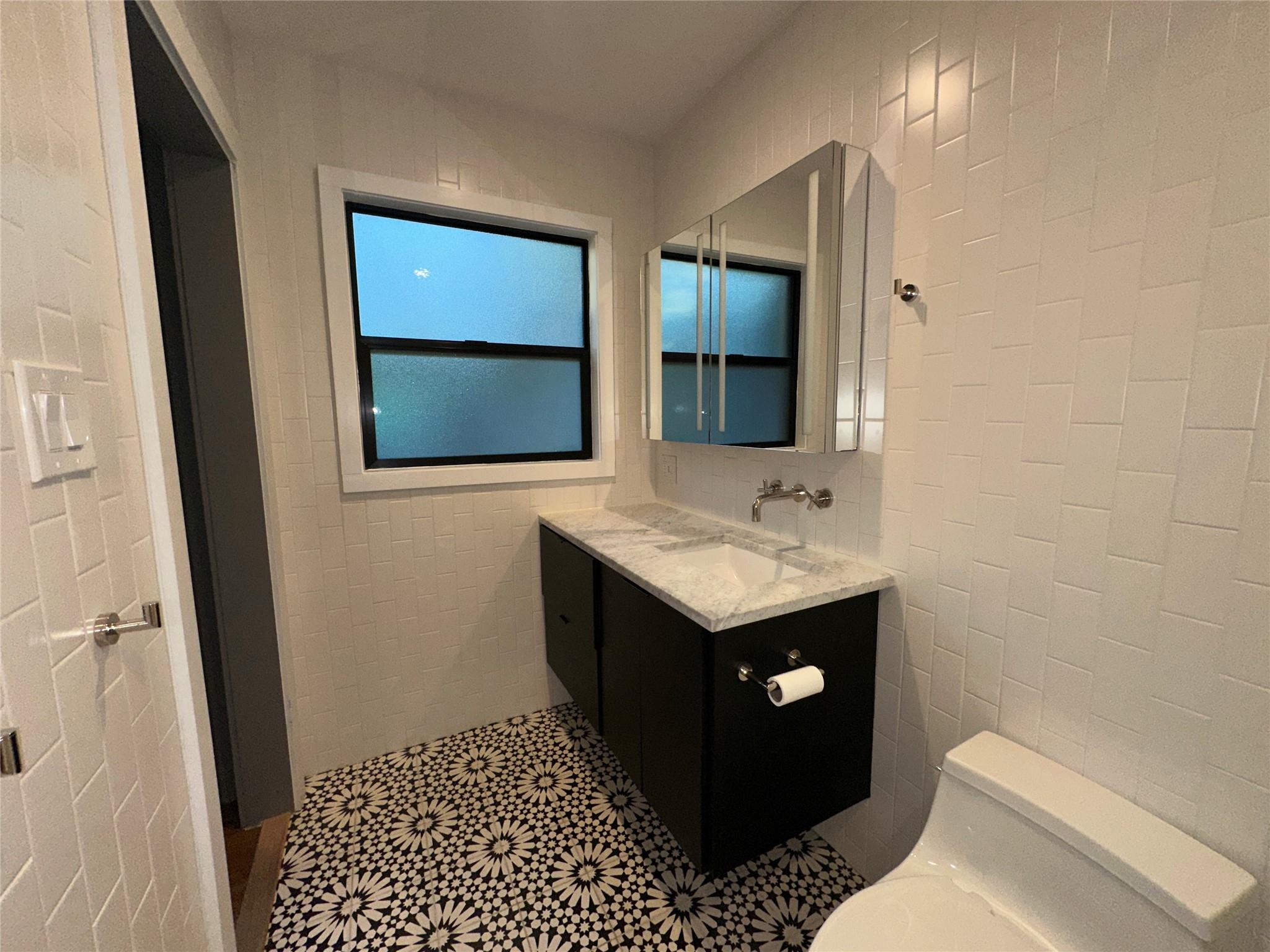 4711 Fairview DR