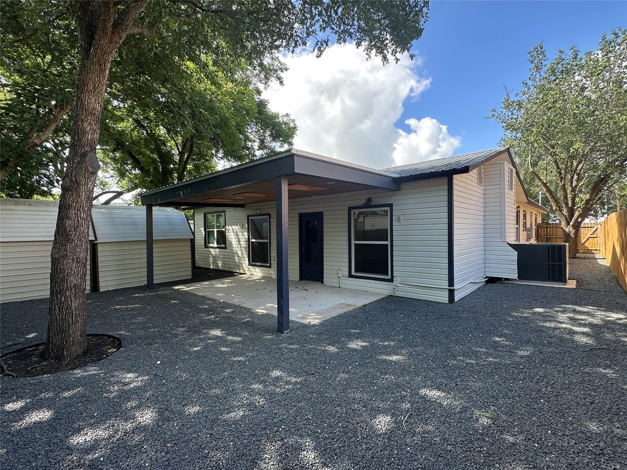 908 Plateau CIR