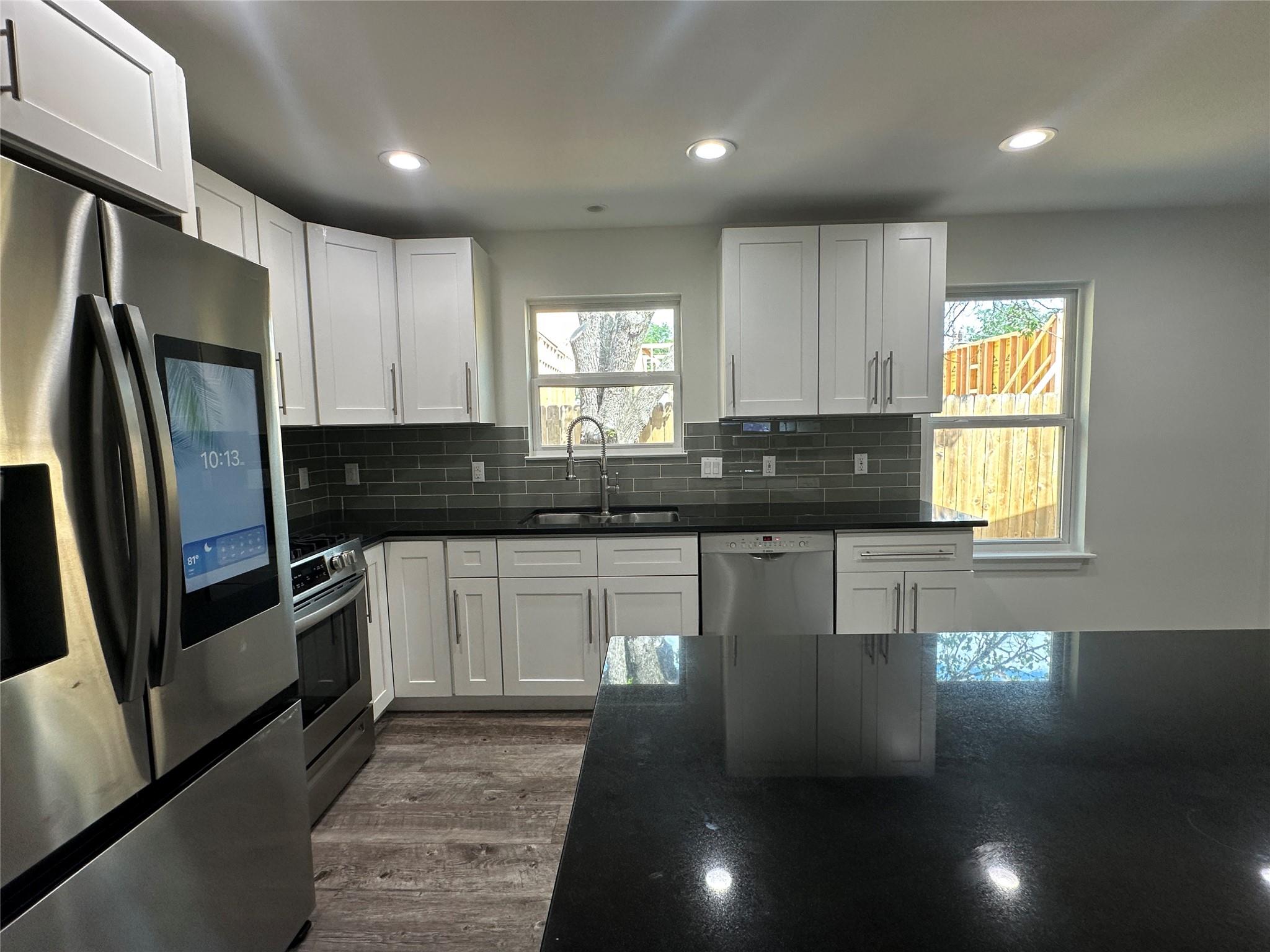 908 Plateau CIR