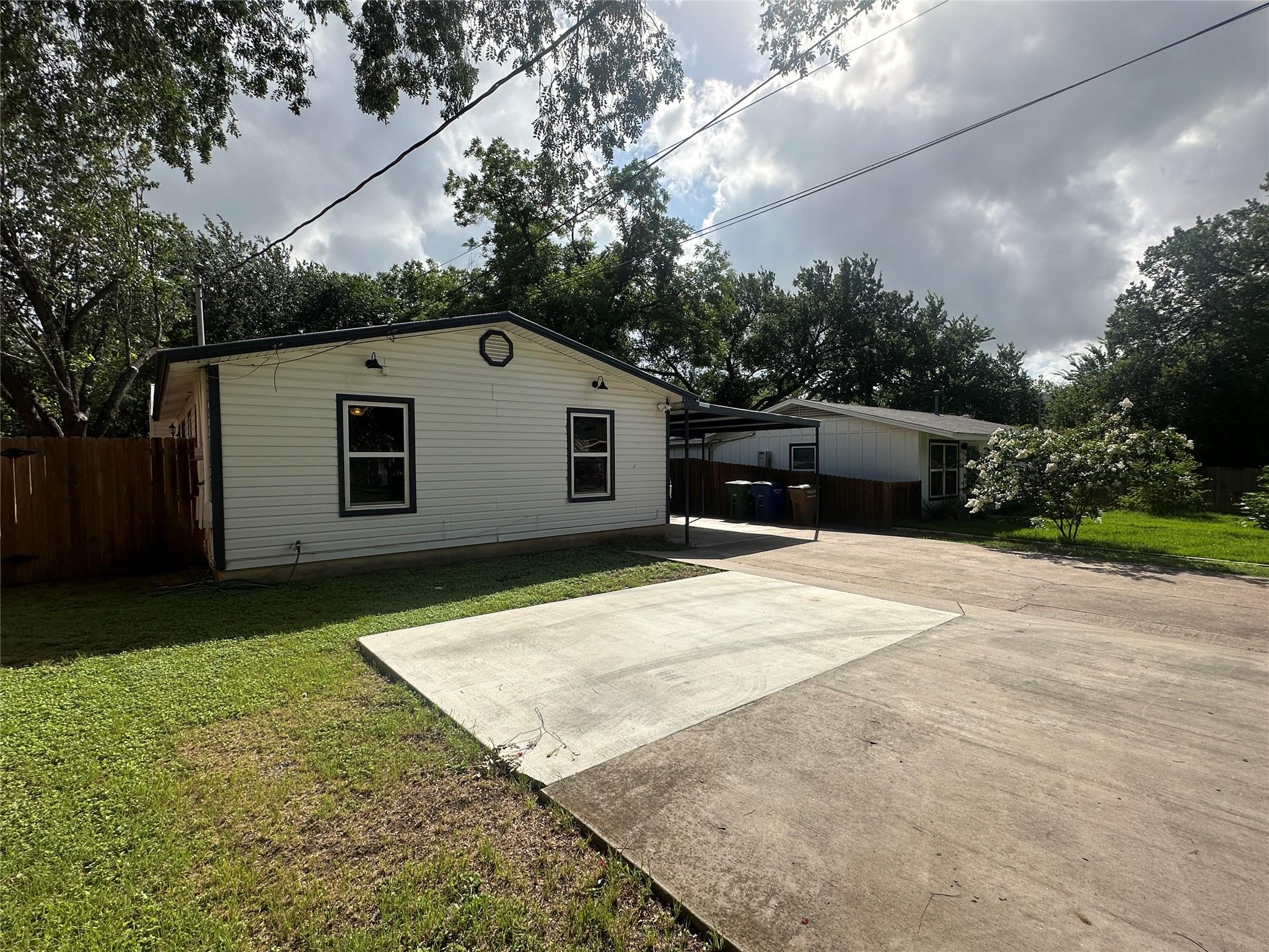 908 Plateau CIR
