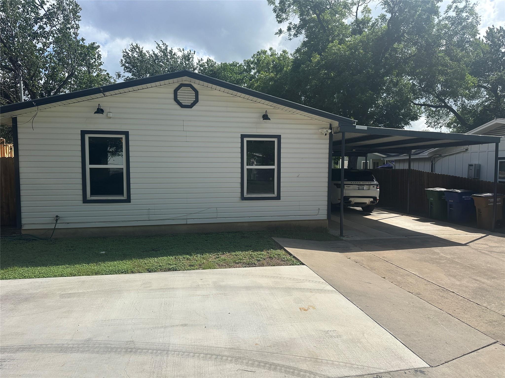 908 Plateau CIR