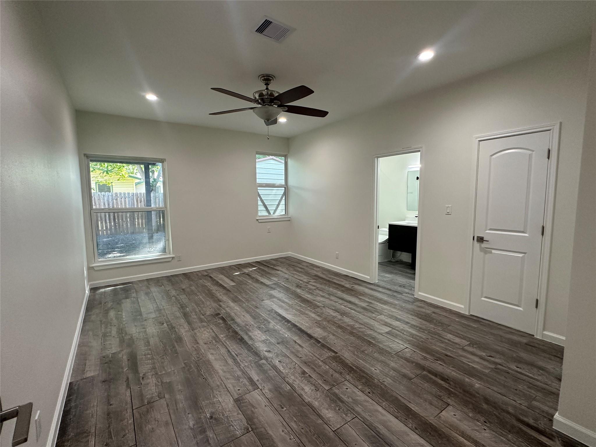 908 Plateau CIR