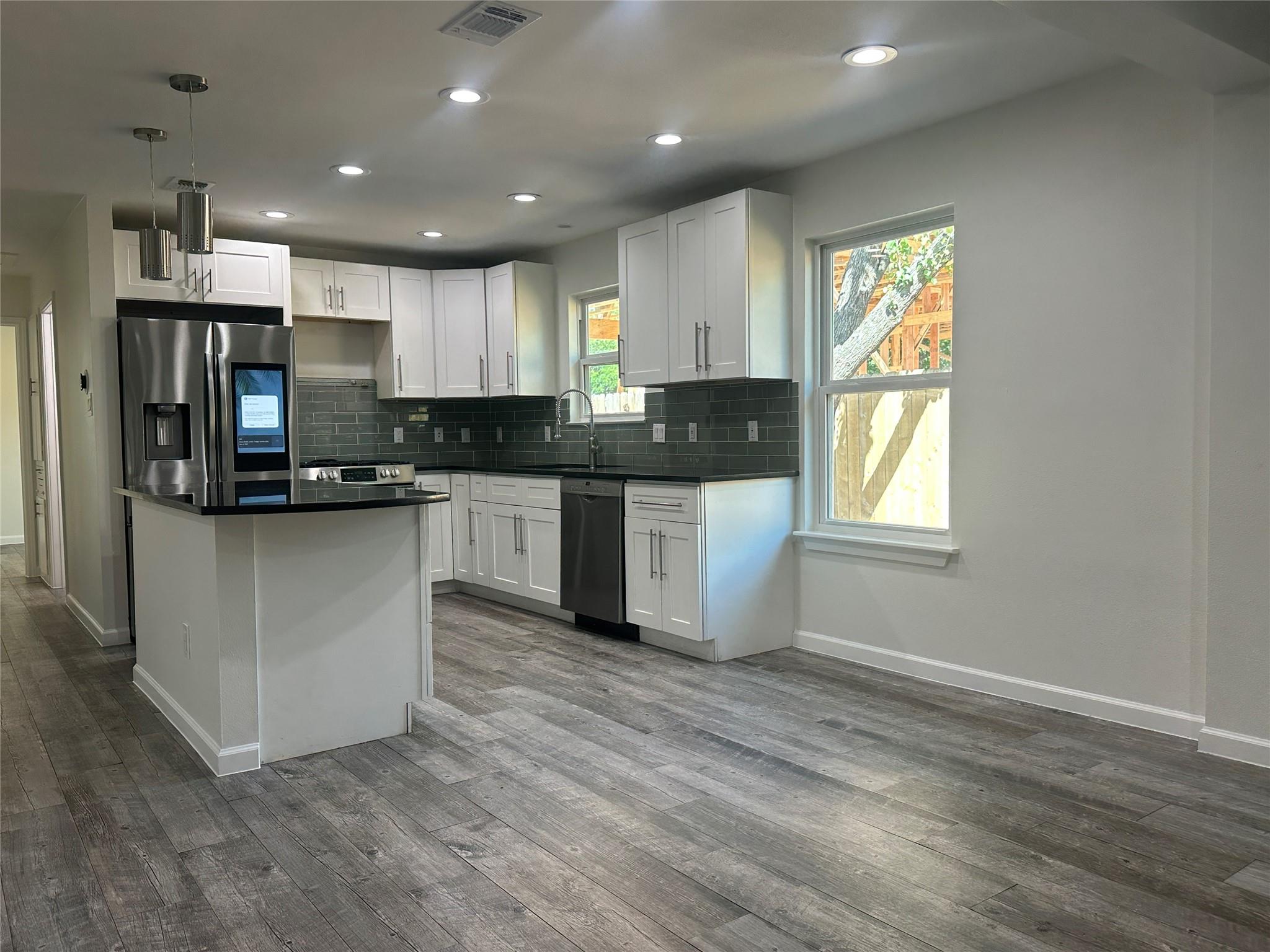 908 Plateau CIR
