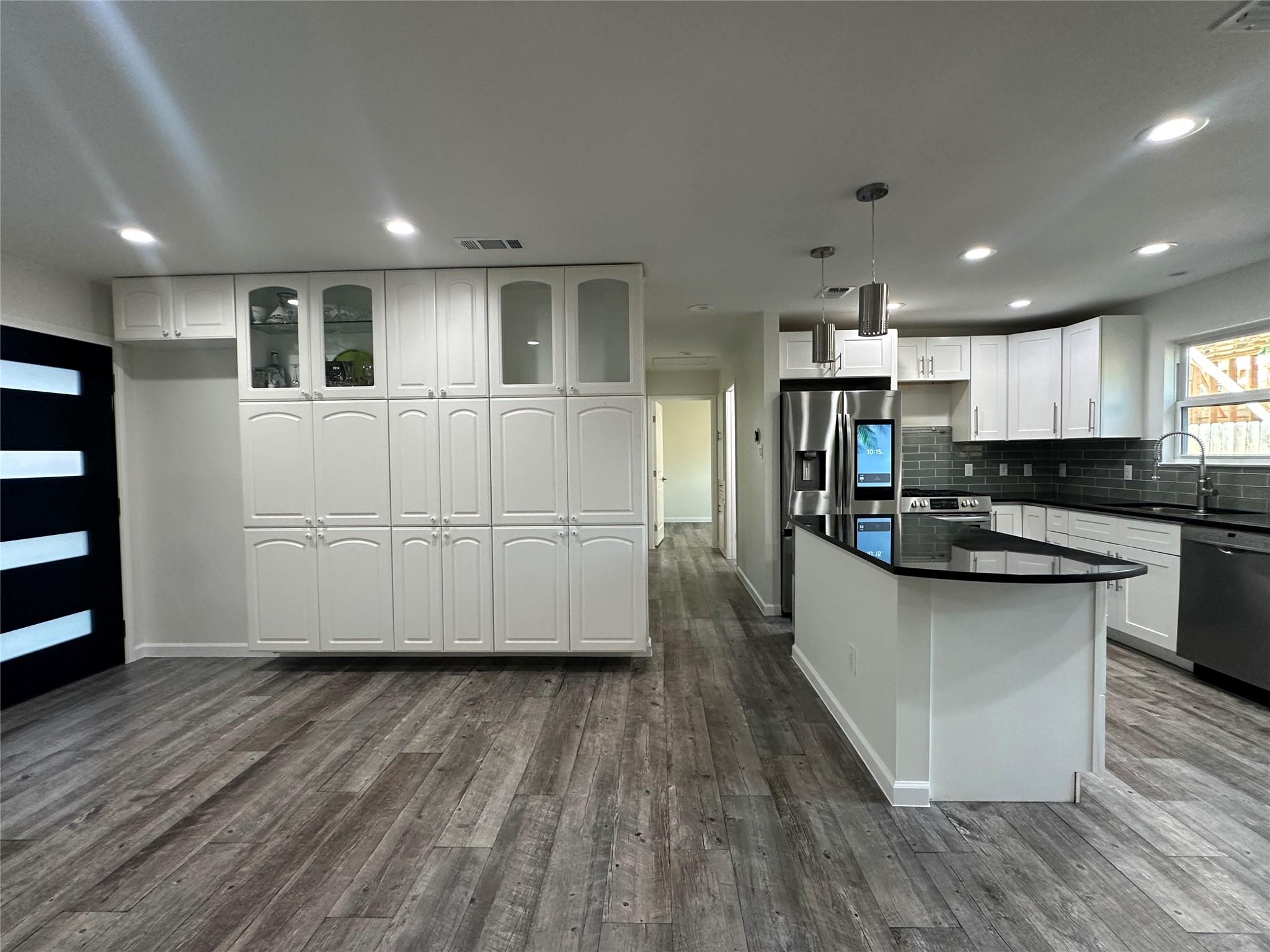 908 Plateau CIR