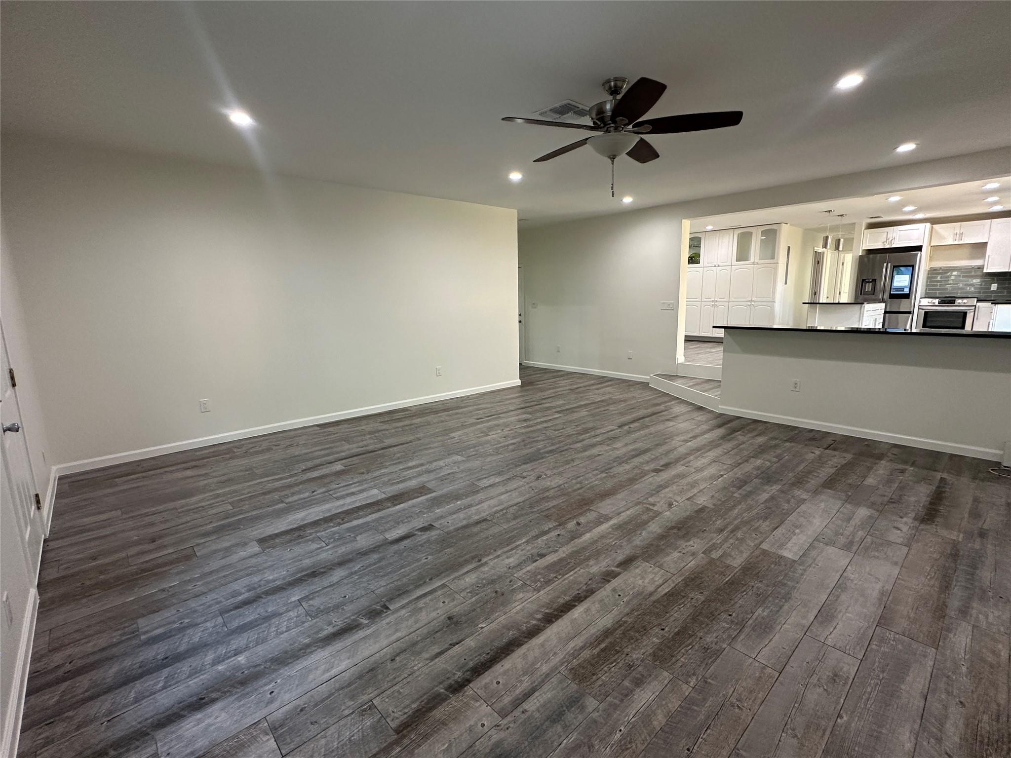 908 Plateau CIR