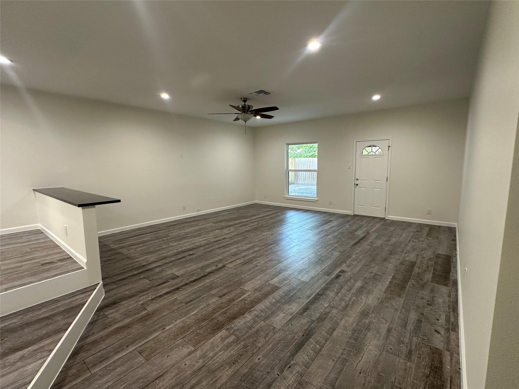 908 Plateau CIR