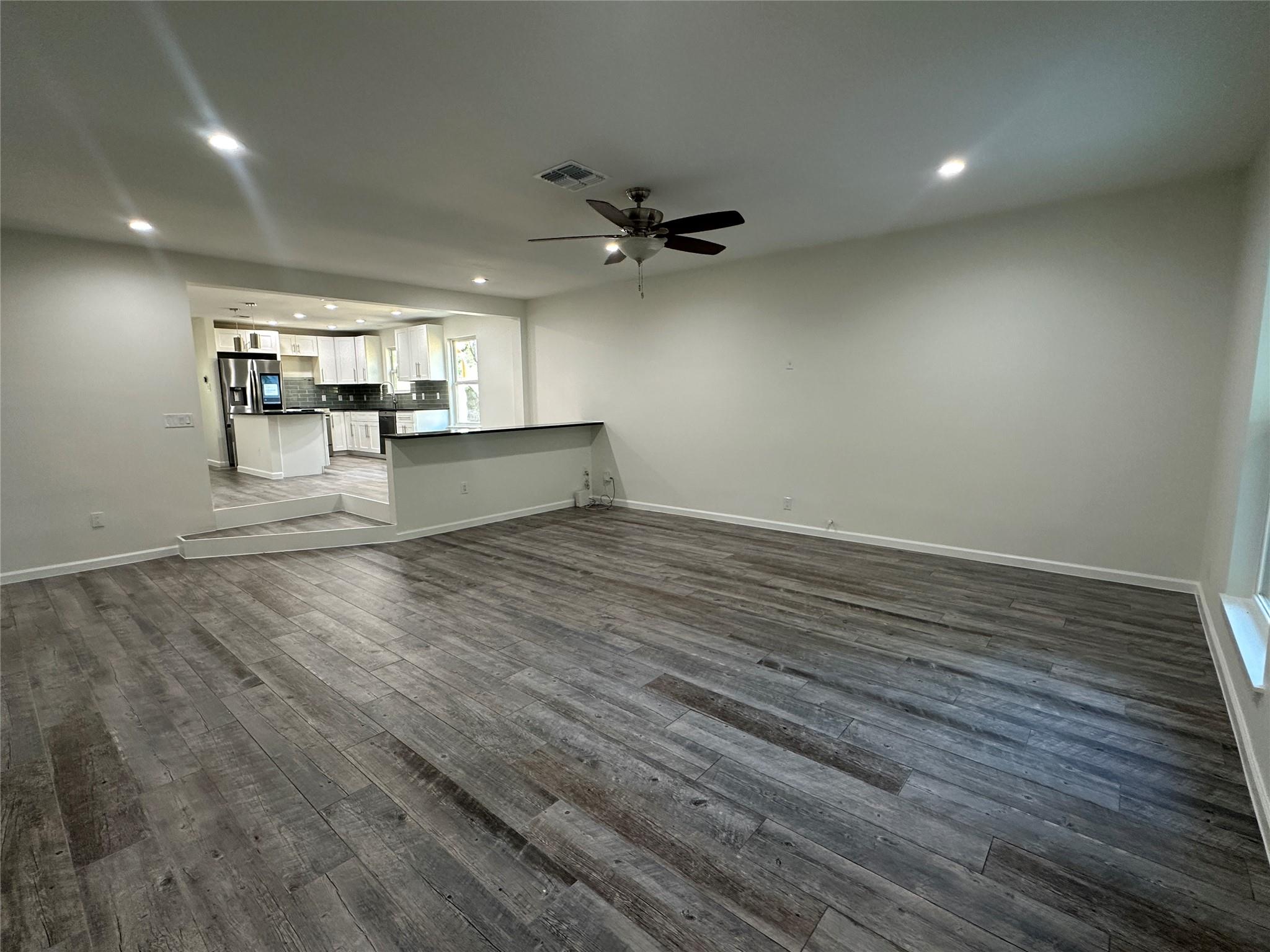 908 Plateau CIR