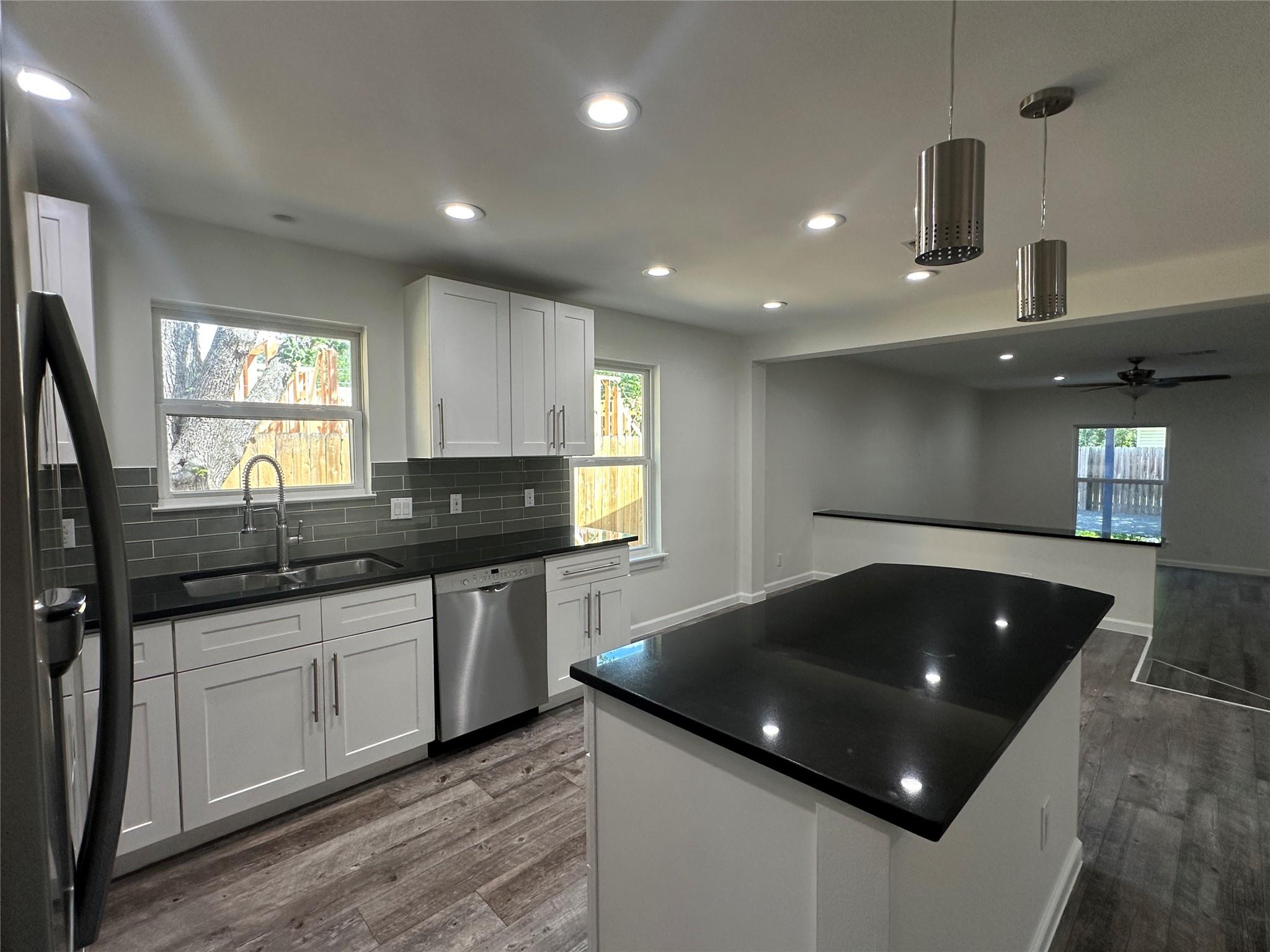 908 Plateau CIR