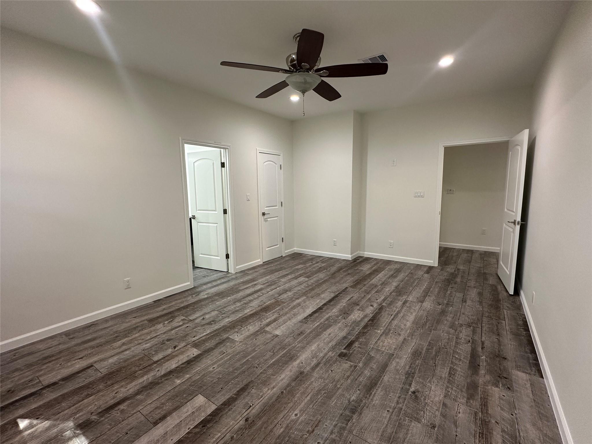 908 Plateau CIR