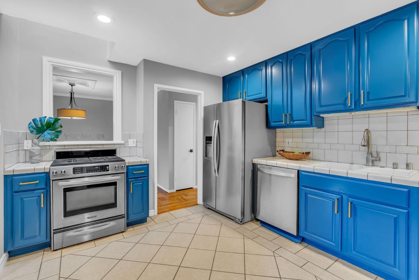 991 Wyandotte Avenue