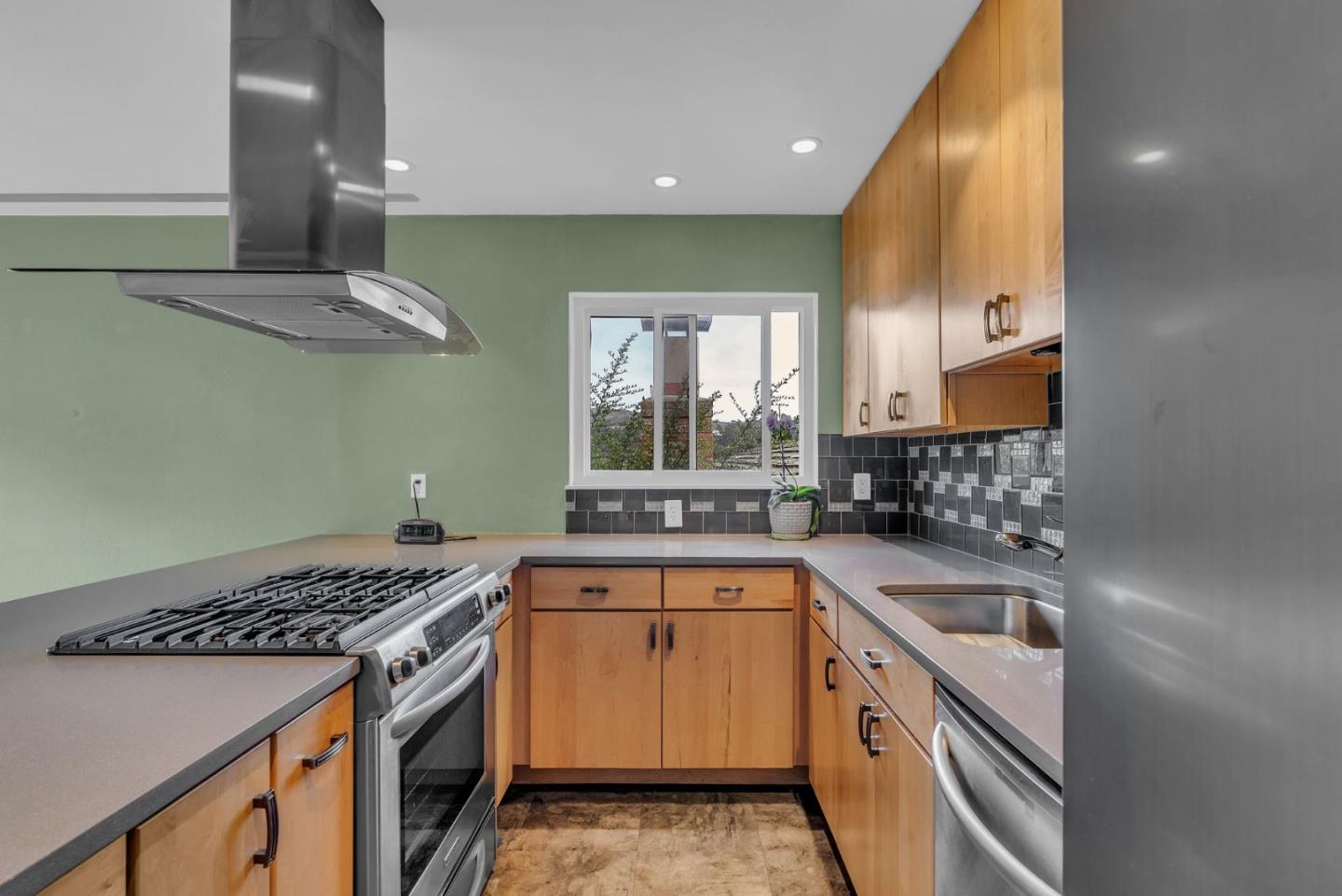 1546 Terra Nova BLVD