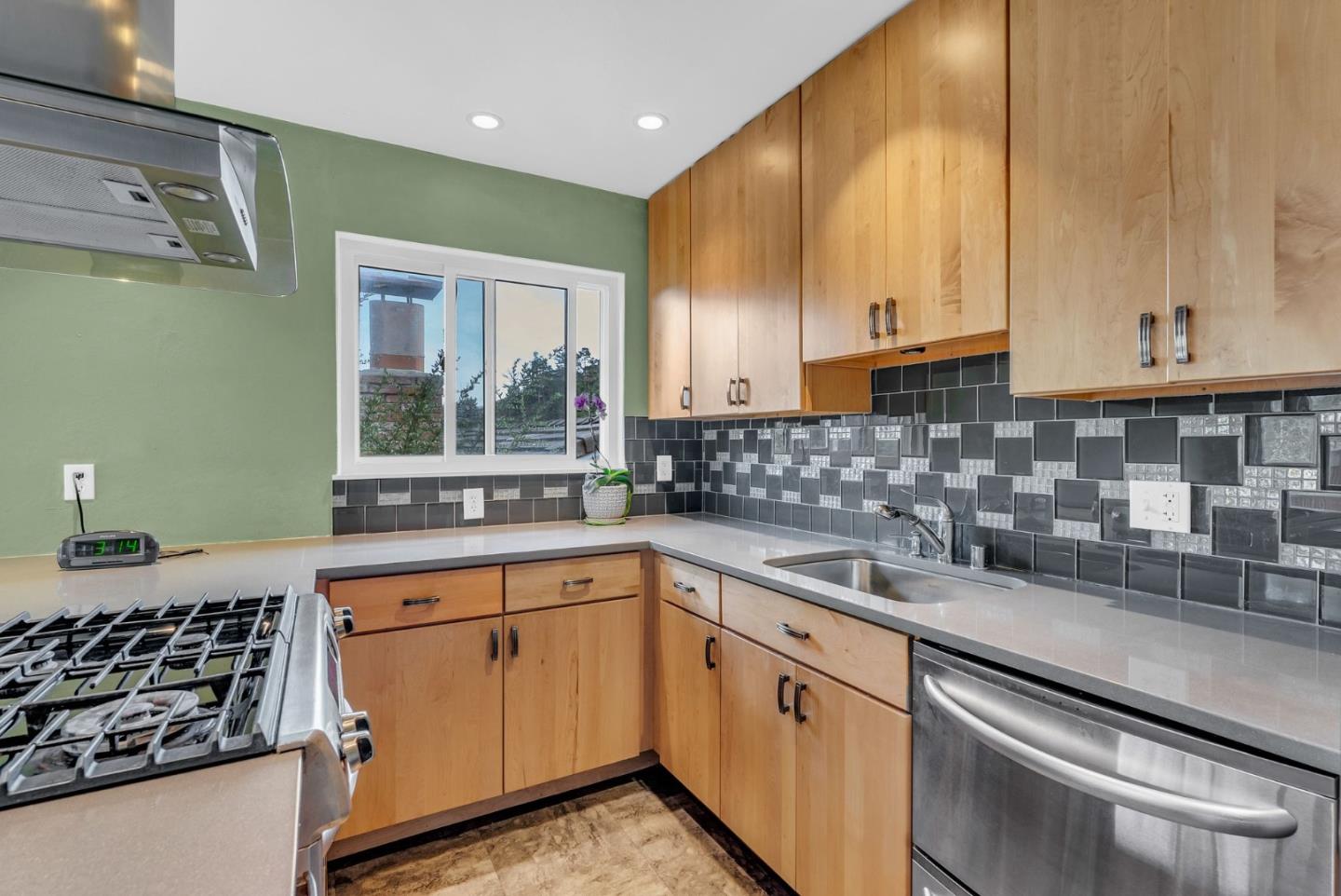 1546 Terra Nova BLVD