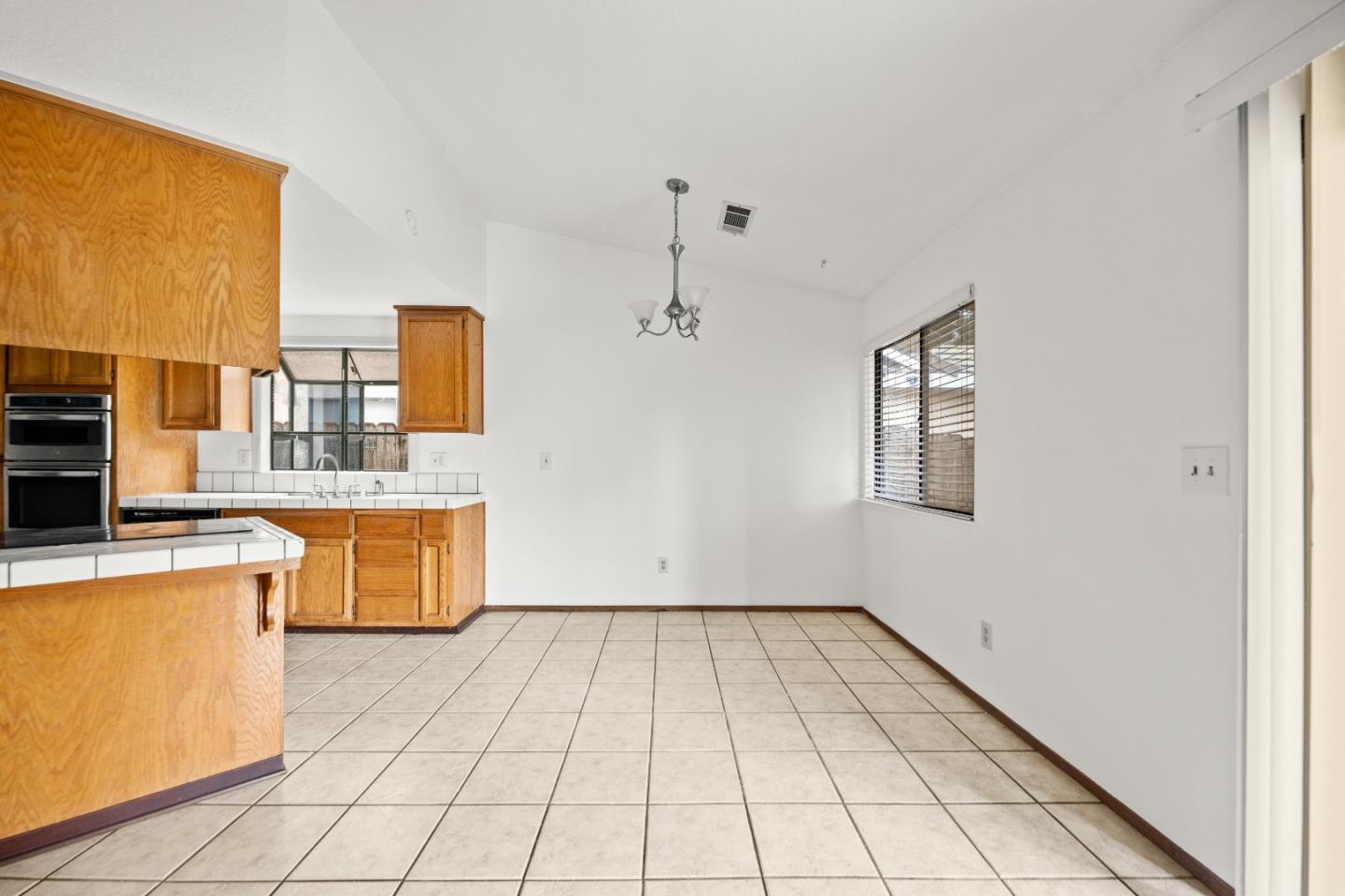 909 N Rosemore Avenue