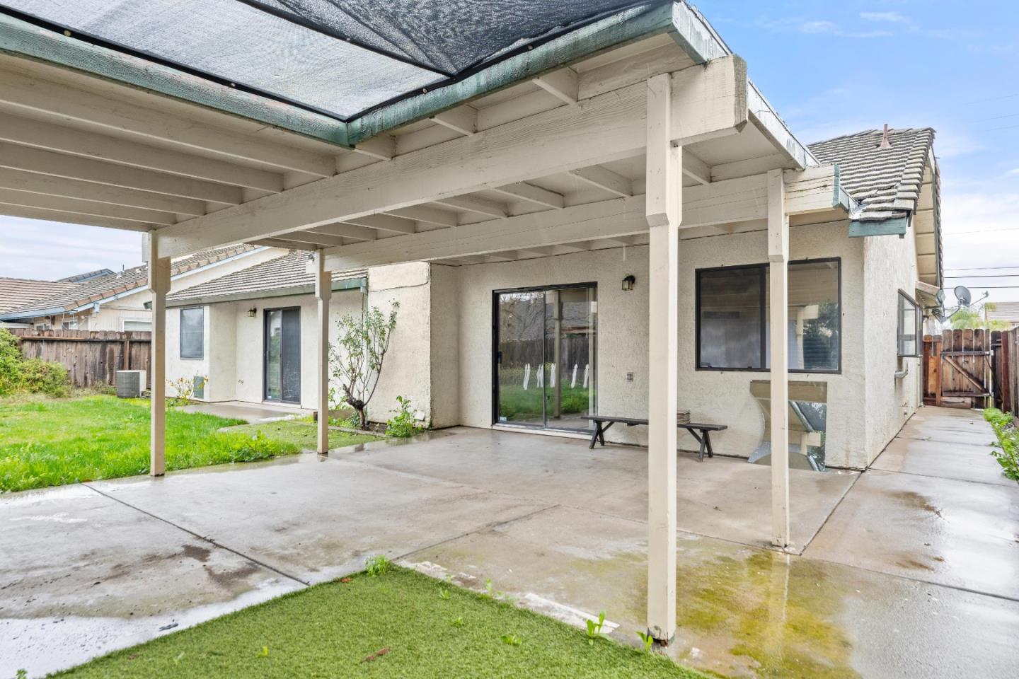 909 N Rosemore Avenue