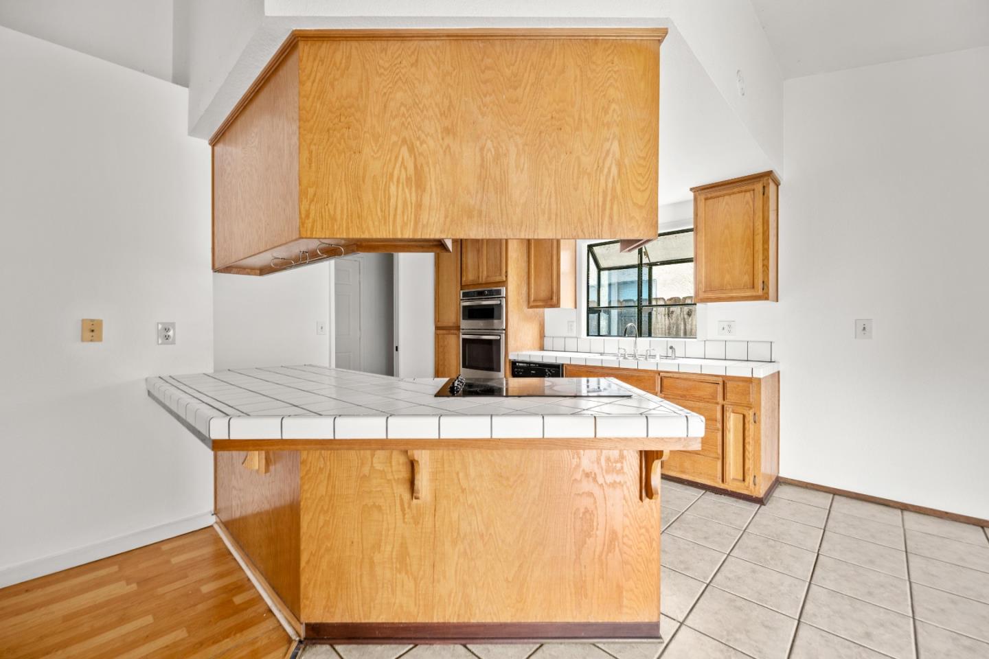 909 N Rosemore Avenue