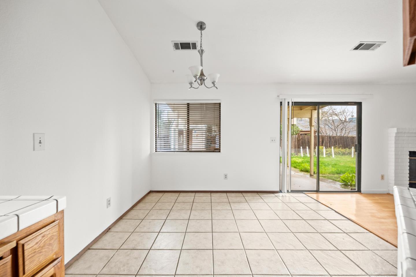 909 N Rosemore Avenue